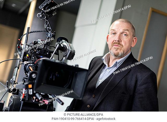 10 April 2019, North Rhine-Westphalia, Köln: Dietmar Bär (as Commissioner Freddy Schenk), actor, stands in the new commissariat during the shooting of the new...