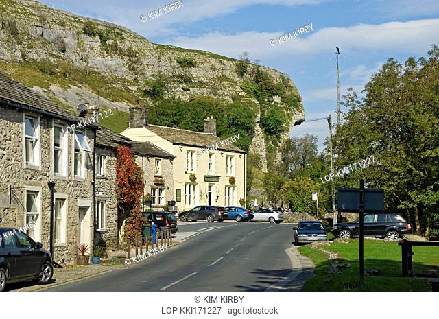 England, North Yorkshire, Kilnsey. Kilnsey Crag overlooking Kilnsey, a small village in Wharfedale