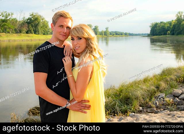 14 July 2020, Saxony-Anhalt, Dessau-Roßlau: Annemarie Eilfeld and her friend Tim Sandt on the banks of the Elbe. Both are currently on the RTL show ""Sommerhaus...