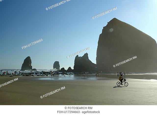 Cannon Beach, OR, Oregon, Pacific Ocean, Pacific Coast Scenic Byway, Rt Route, Highway 101, Cannon Beach, Haystack Rock
