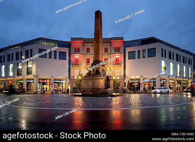 Germany, Baden-Wuerttemberg, Karlsruhe, the Rondellplatz with the constitutional column