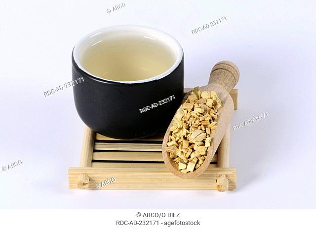 Cup of Clematis armandii stems tea, Caulis Clematidis Armandii, Mu Tong, Mutong Caulis