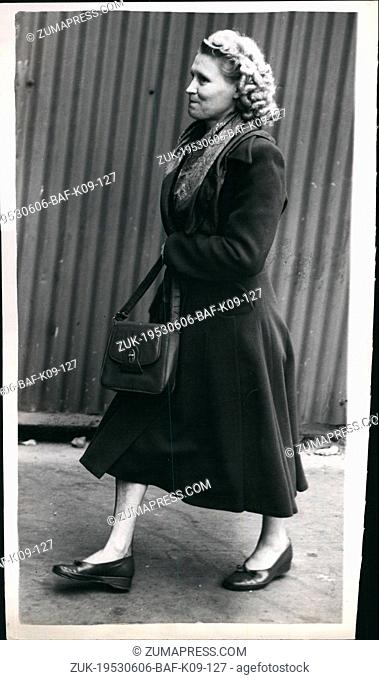 Jun. 06, 1953 - 2nd day of the Christie Trail at the old Bailey : photo shows Mrs. May Langridge , one of the witnesses arriving at the old Bailey this morning