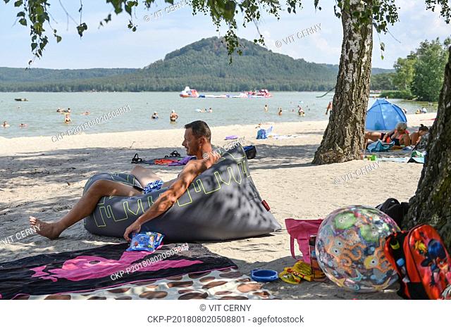 The series of tropical days continues in the Czech Republic with temperatures of up to 38 degrees Centigrade and people enjoy sun bathing and swimming in Lake...