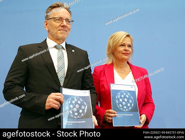 20 September 2022, Berlin: Nancy Faeser (SPD), Federal Minister of the Interior, and Holger Münch, President of the Federal Criminal Police Office