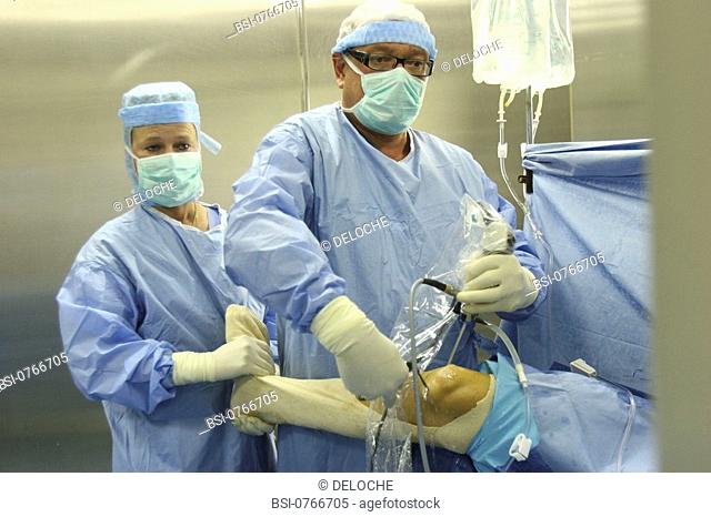 KNEE, ARTHROSCOPY<BR>Photo essay for press only.<BR>Orthopedic surgery unit at the Geoffroy Saint-Hilaire clinic in Paris. Knee arthroscopy
