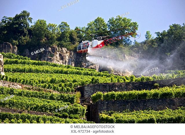 Spray vineyard, helicopters, pest control  Switzerland