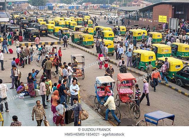 India, New Delhi, Paharganj district, rickshaws in front of New Delhi railway station