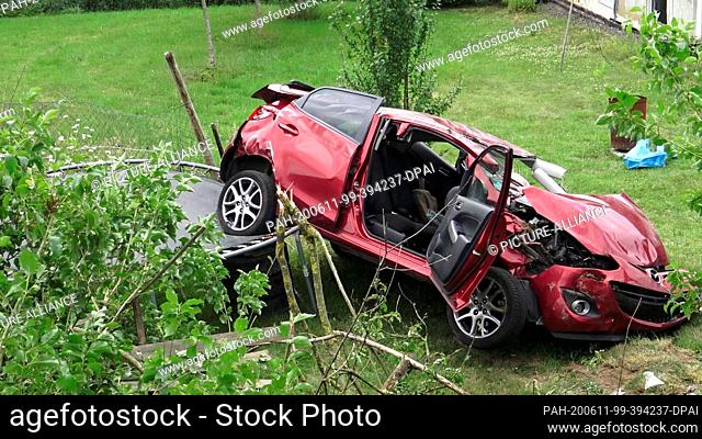 11 June 2020, North Rhine-Westphalia, Wachtberg: A damaged car is lying on a property. Five people, including two children