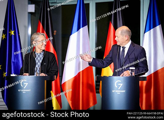 25 November 2022, Berlin: Chancellor Olaf Scholz (SPD) and Élisabeth Borne, Prime Minister of France, hold a press conference at the Federal Chancellery