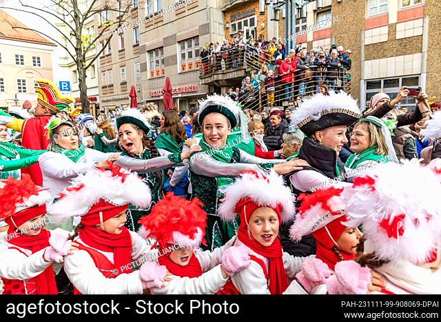 11 November 2023, Brandenburg, Cottbus: Carnival performers from the city of Cottbus dance a polonaise at Cottbus town hall at the start of the fifth season