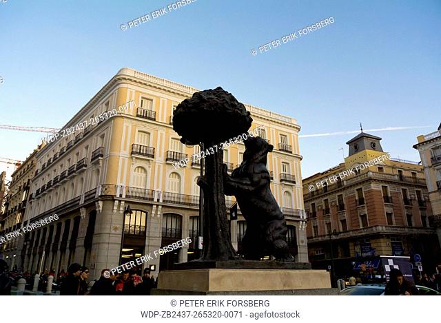 El Oso y El Madrono, Bear and Strawberry tree, symbol of Madrid, Puerta del Sol square, central Madrid, Spain