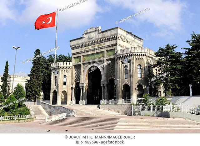 Serasker Gate, main entrance to the University of Istanbul, Ueniversitesi, Beyazit Meydani square, Beyazit Square, Istanbul, Turkey