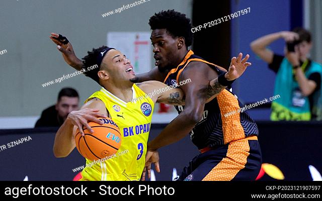 L-R Marques Townes (Opava) and De'Shawn Stephens (Promitheas) in action during men's Basketball Champions League, group B, 6th round
