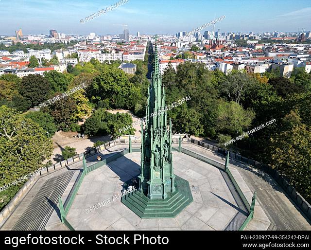 27 September 2023, Berlin: On the highest point of the Viktoriapark on the Kreuzberg in the district of the same name stands the National Monument to the Wars...