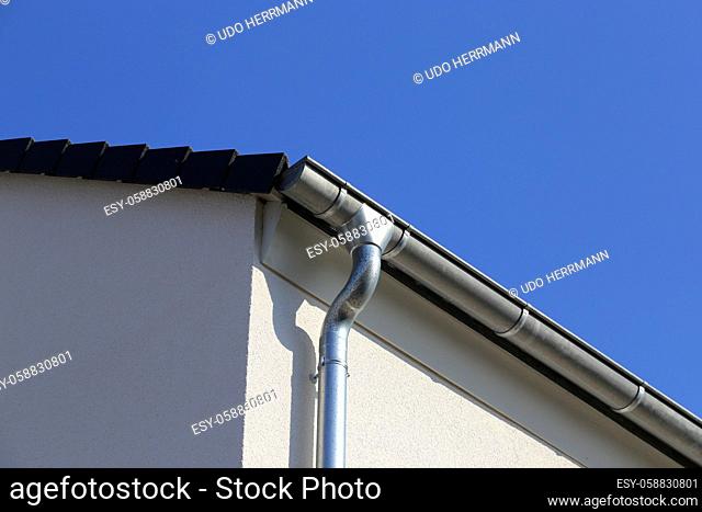 Roof gutter on a new tiled roof