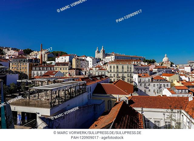 14.05.2019, Lisbon, capital of Portugal on the Iberian Peninsula in the spring of 2019. View from the Largo Portas do Sol over the red tiled roofs of the city