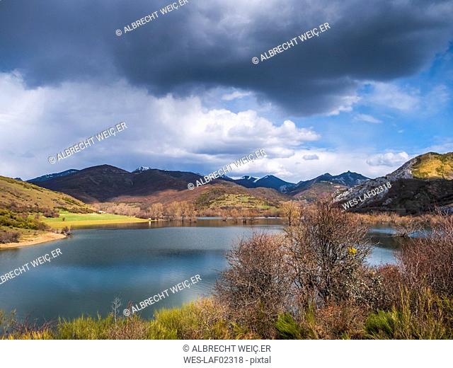 Spain, Asturias, Camposolillo, view over Porma reservoir and Cantabrian Mountains
