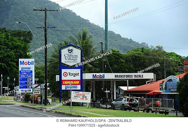 The coast and seaside resort Palm Cove in the tropical northeast of Australia - View of a gas station, recorded on 12.04.2018 | usage worldwide