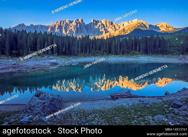 Italy, Trentino South Tyrol, Bolzano, the alpine lake of Carezza / Karersee with the Latemar mountain range, Dolomites