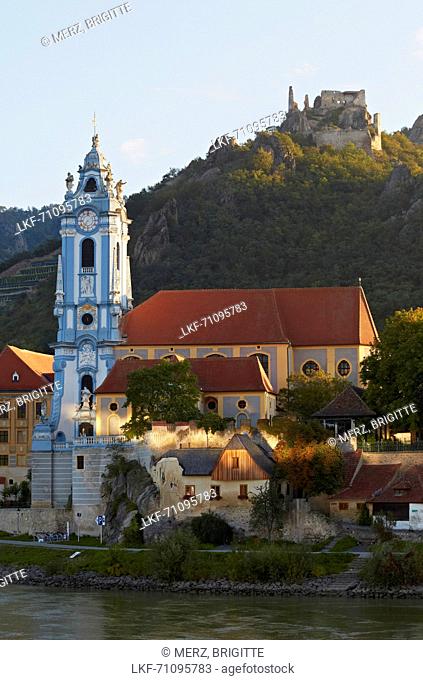 View at D³rnstein with Collegiate Church and castle , Wachau , River Danube , Nieder÷sterreich , Lower Austria , Austria , Europe