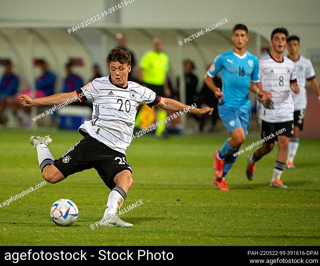 22 May 2022, Israel, -: Soccer, U17 Juniors: European Championship, Israel- Germany, Preliminary Round, Group A..Lod, Israel - Sidney Raebiger scores the 2:0...