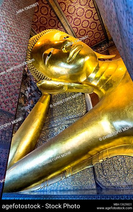 Thailand, Bangkok, scenes in the Wat Pho temple, reclining Buddha, statue, golden