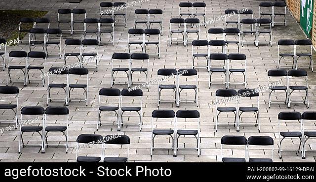 11 June 2020, Thuringia, Gera: The chairs are set up for the start of the summer theatre next to the theatre house. After the Corona compulsory break