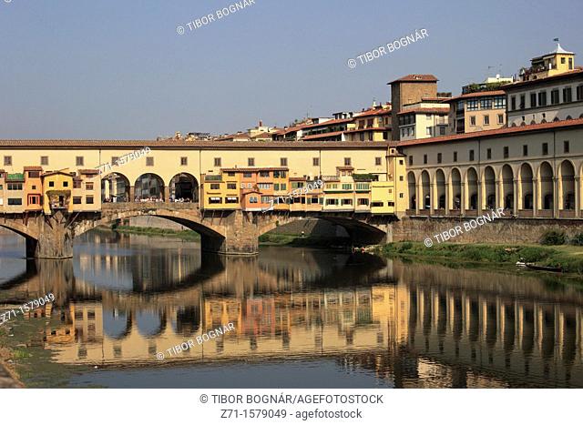 Italy, Tuscany, Florence, Arno River, Ponte Vecchio, Old Bridge