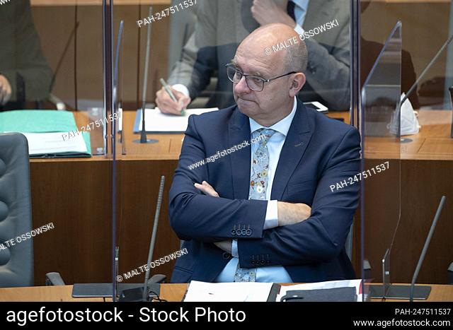 Andre STINKA, SPD parliamentary group, current hour on the topic, ""Journalists complain about attacks by the police during the demonstration versus the...