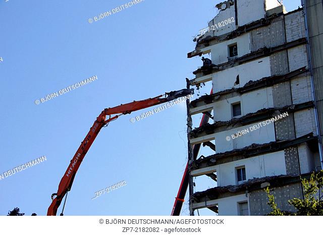 Demolition of a house in Hamburg