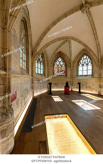 INTERIOR OF THE AINT-GEORGES CHURCH, BUILT BETWEEN THE 12TH AND 15TH CENTURIES, CAEN CASTLE BUILT AROUND 1060 (11TH CENTURY) BY WILLIAM THE CONQUEROR