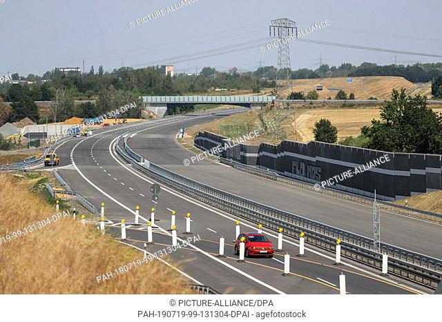 18 July 2019, Saxony, Borna: View on the A72 from Borna in direction Eula. Construction work on the Autobahn 72 from Chemnitz to Leipzig is making progress