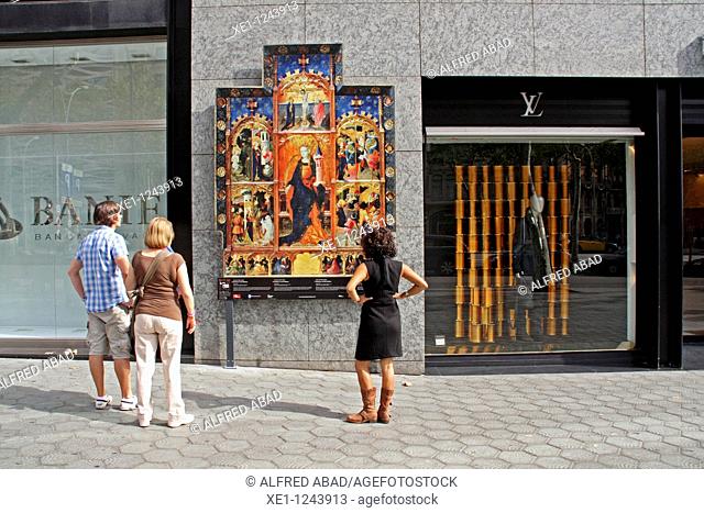 art in the street, Paseo de Gracia, Barcelona, Catalonia, Spain