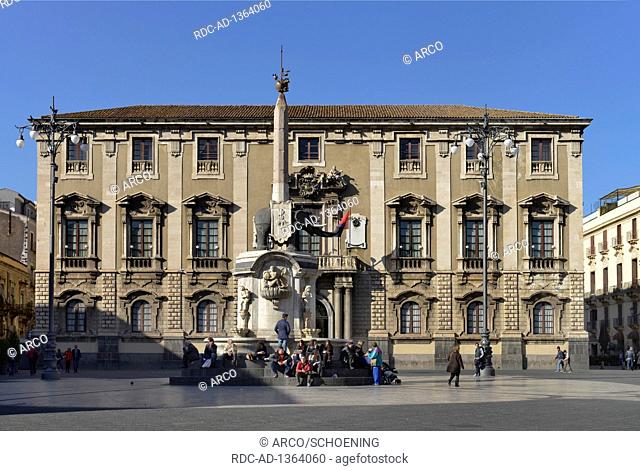 Elefantenbrunnen, Palazzo degli Elefanti, Piazza Duomo, Catania, Sizilien, Italien