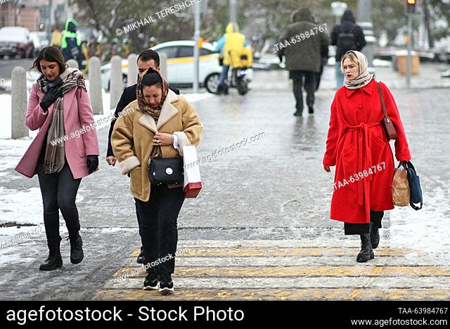 RUSSIA, MOSCOW - OCTOBER 27, 2023: People cross the street during a snowfall. Mikhail Tereshchenko/TASS