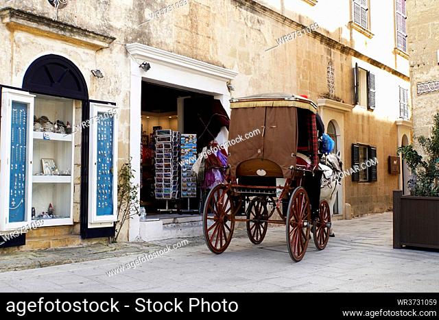 Kutschfahrt für Touristen durch die historische Altstadt von Mdina, Malta