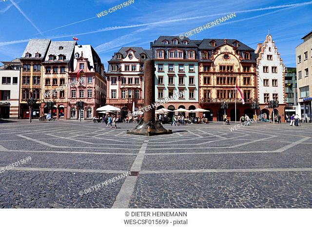 Europe, Germany, Rhineland-Palatinate, Mainz, People in town