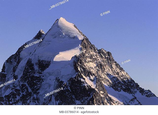 Switzerland, Engadiner Alps, mountains, Berninagruppe, Piz Roseg, 3937 m, Winters, dusk, Mountain, summits, summits, highland, snow, snow-covered, mightily
