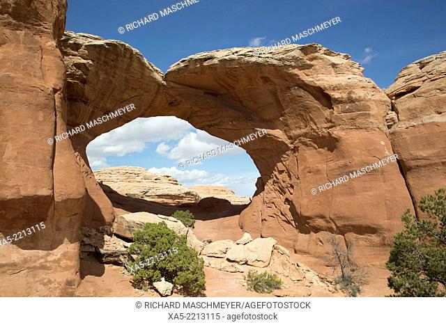USA, Utah, Arches National Park, Broken Arch