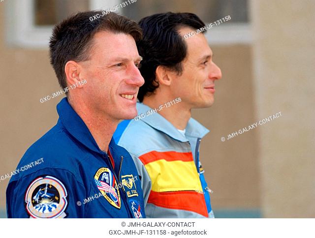 Astronaut C. Michael Foale (left), Expedition 8 mission commander and NASA ISS science officer, and European Space Agency (ESA) astronaut Pedro Duque of Spain...