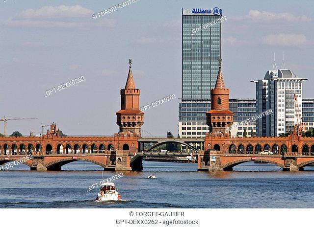 OBERBAUMBRUCKE BRIDGE OVER THE SPREE AND TREPTOWERS, CONCEIVED BY THE GERMAN GERHARD SPANGENBERG IN 1998, THIS 32 STOREY, 125M HIGH BUILDING