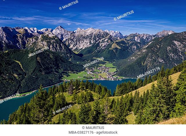 Austria, Tyrol, Achensee region, Rofangebirge (mountains), Maurach (village) at the Achensee, view close Dalfazalm to Achensee