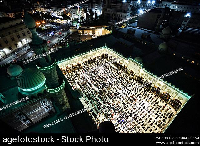 12 April 2021, Egypt, Cairo: An overview shows Muslims performing the first 'Tarawih' evening prayers of the holy fasting month of Ramadan At Al-Azhar Mosque