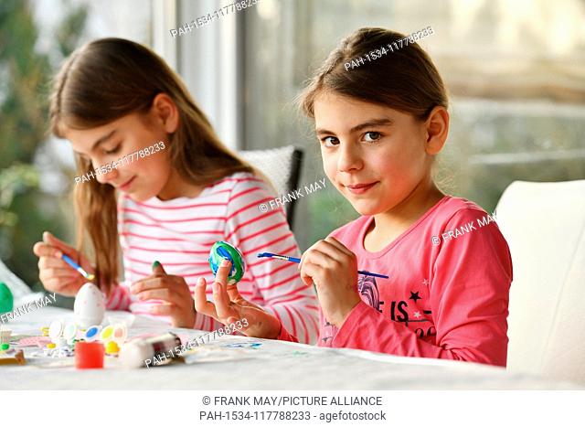 Two girls are designing easter eggs, Germany, city of Osterode, 28. February 2019. Photo: Frank May (model released) | usage worldwide