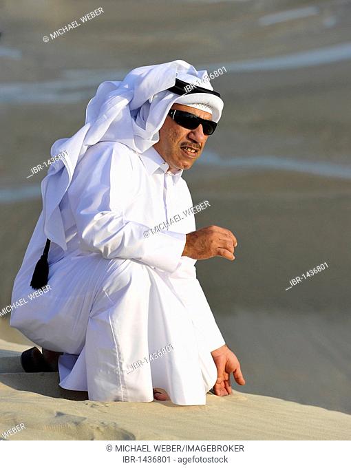 Qatari in traditional clothing with gutra, in front of Khor Al Udeid Beach, Khor El Deid, Inland Sea, desert miracle of Qatar, Emirate of Qatar, Persian Gulf