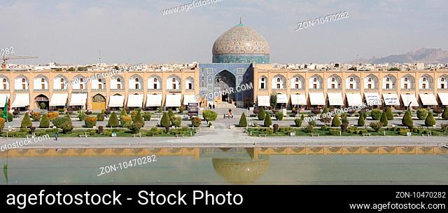 ISFAHAN, IRAN - OCTOBER 10, 2016: Lotfullah Mosque on Meydan-e Imam on October 10, 2016 in Isfahan, Iran