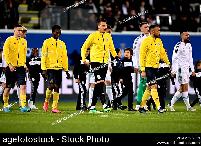 Union's players pictured before a soccer match between Oud-Heverlee Leuven and Royale Union Saint-Gilloise, Friday 11 March 2022 in Leuven