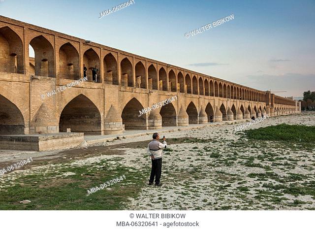 Iran, Central Iran, Esfahan, Si-o-Seh Bridge, late afternoon