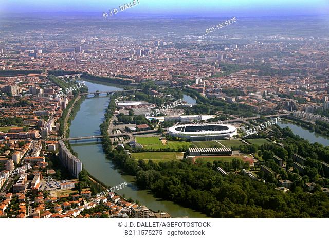 France-Midi Pyrénées- Garonne- areal view of Toulouse and the Garonne river
